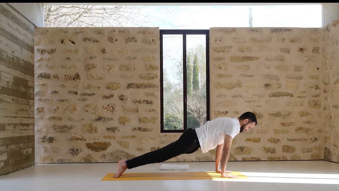 יוגה להפגת מתחים- חיזוק המרכז